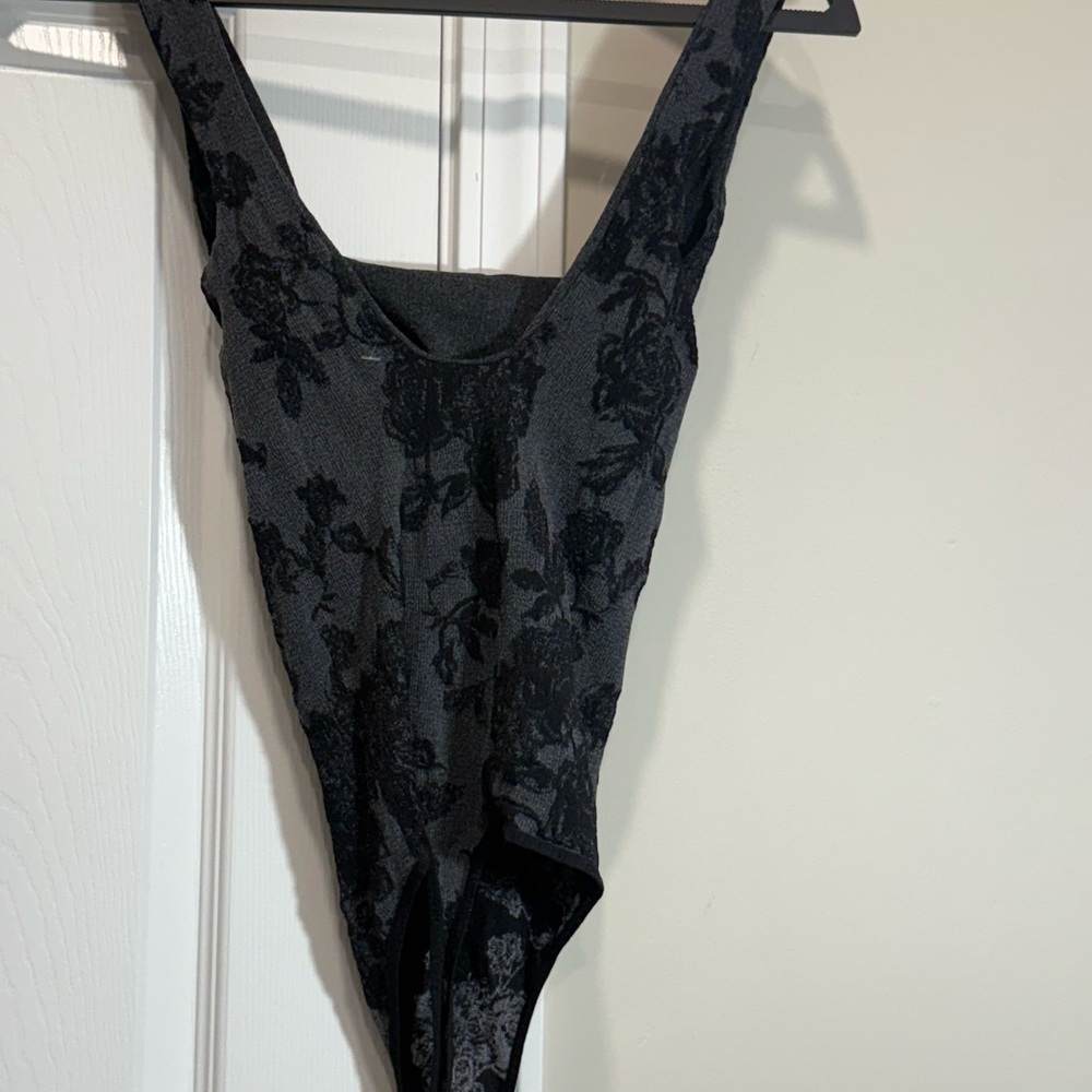 Free Poeple Send Love
Bodysuit in M/L - Picture 4 of 7